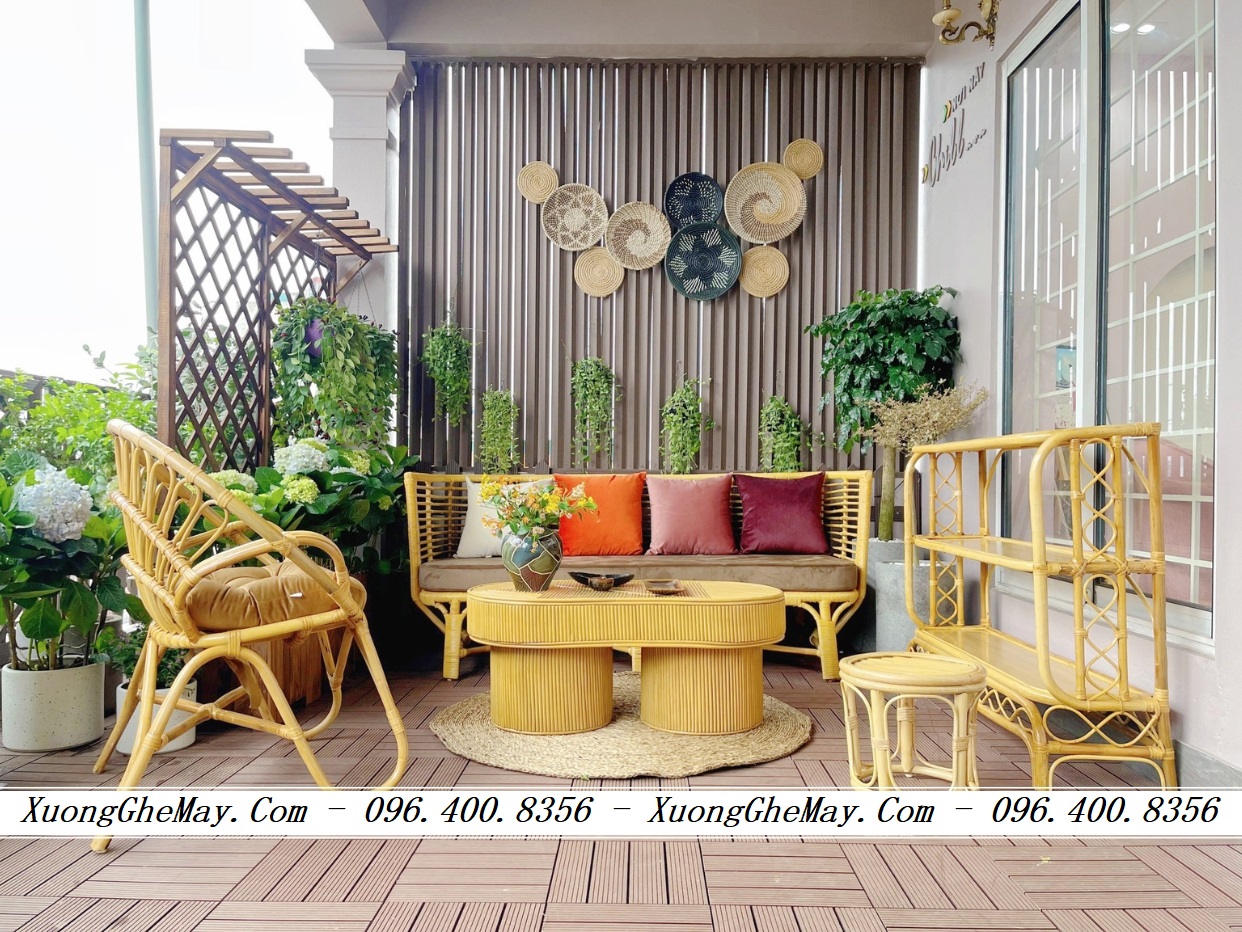
								Bàn ghế mây tre đan khu vực hiên nhà