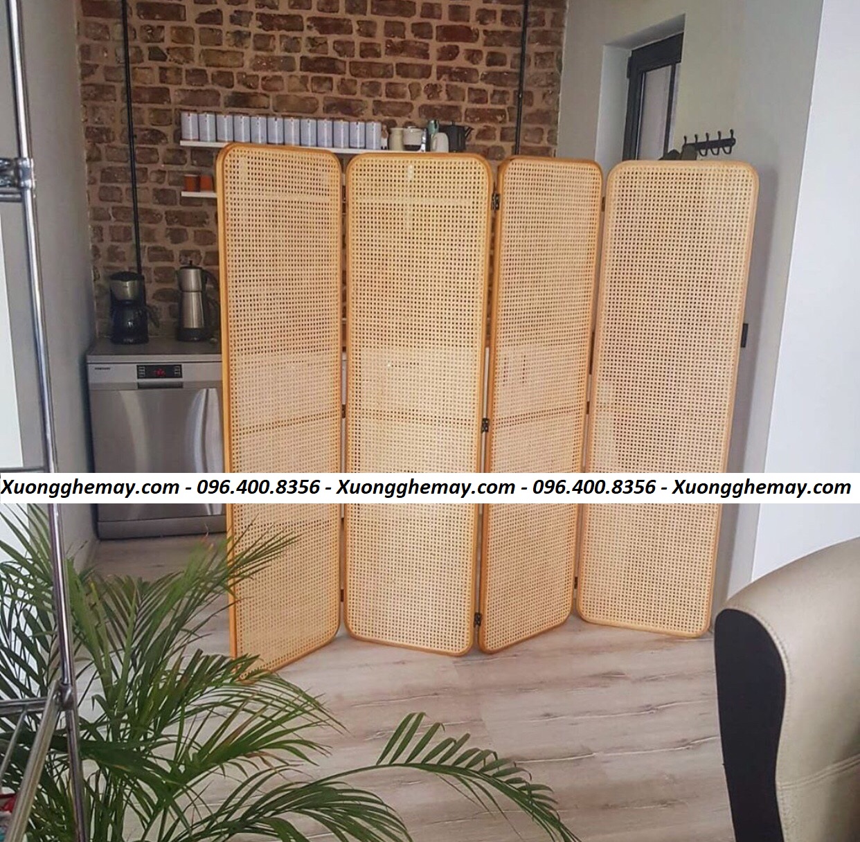 
								Vách ngăn di động mây tre đan