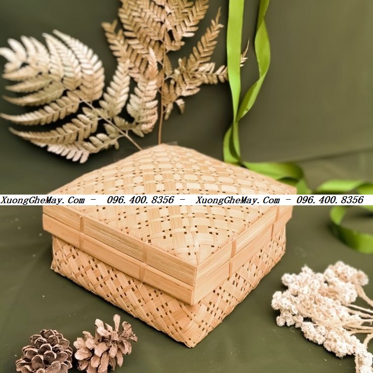 
								hộp đựng quà mây tre đan dáng vuông